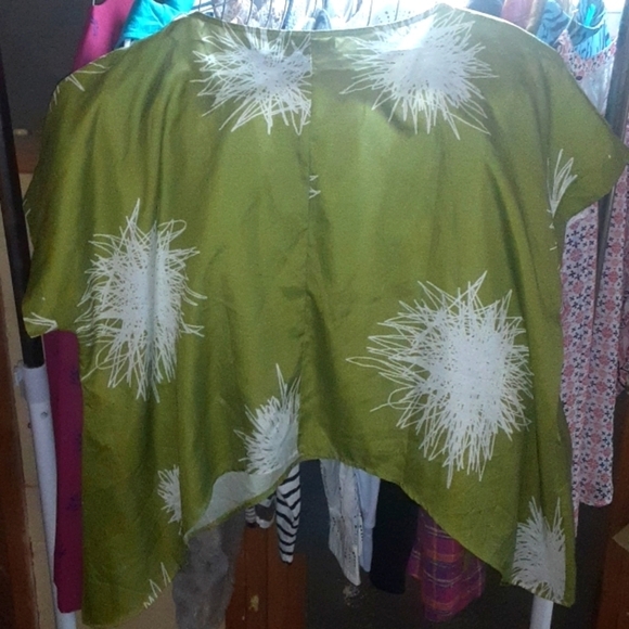 Green Floral Top (Misslook) - Picture 6 of 10